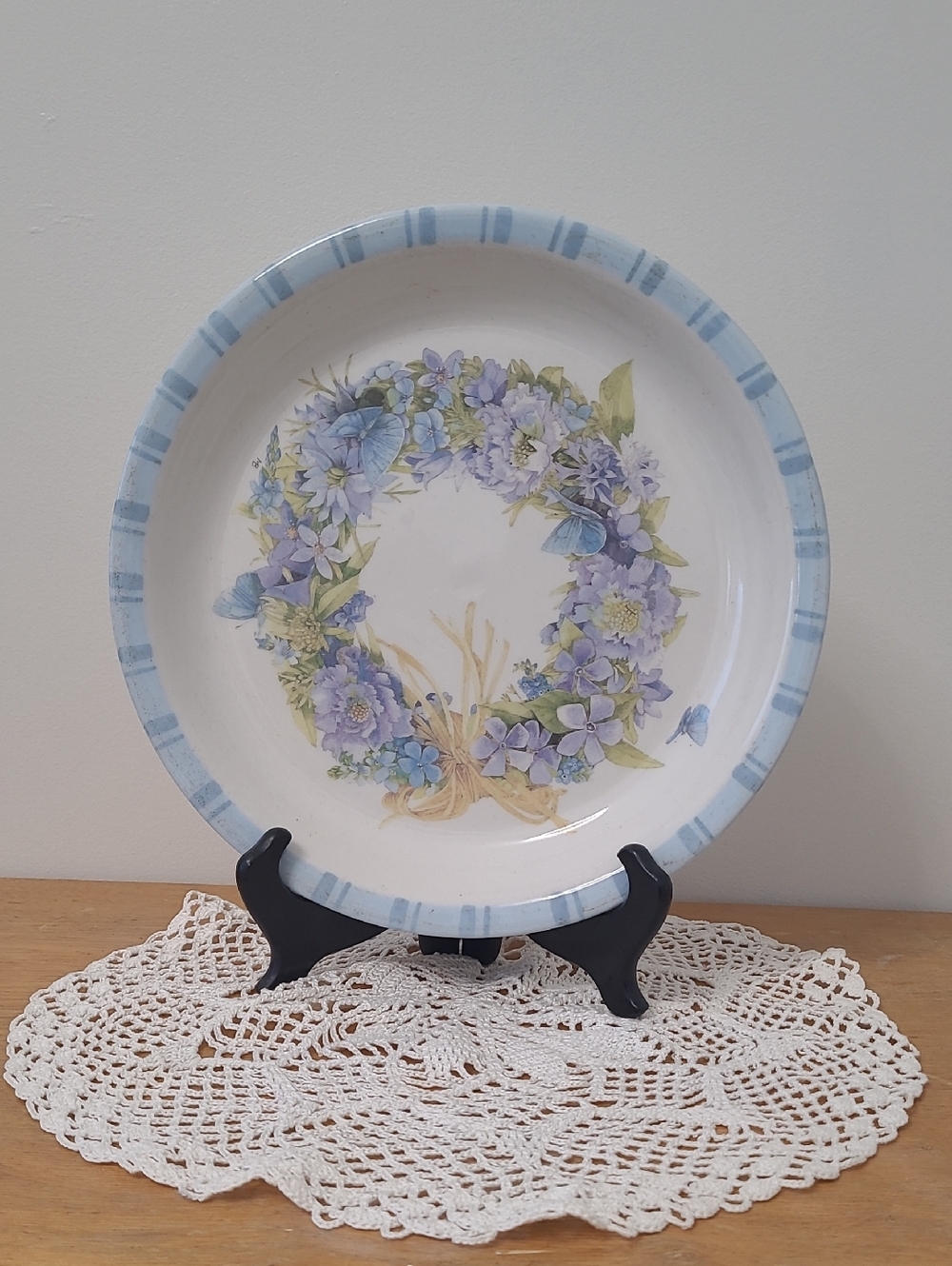 Hallmark White Ceramic Plate with Blue-Trim Floral Wreath